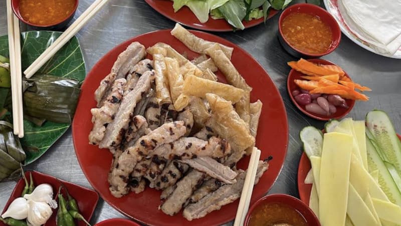 Món nem cuốn bánh tráng