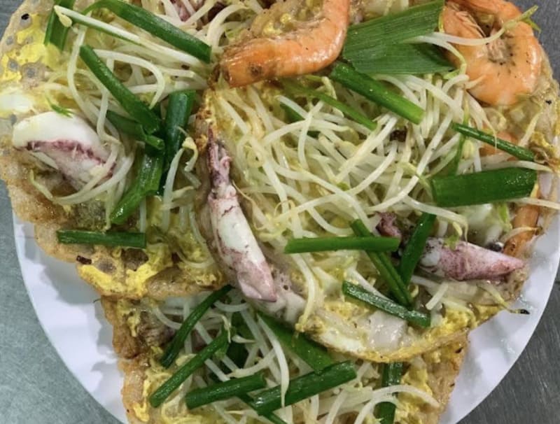 Bánh căn nóng hổi